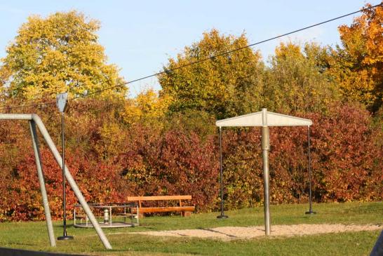 Kinderspielplatz direkt am See