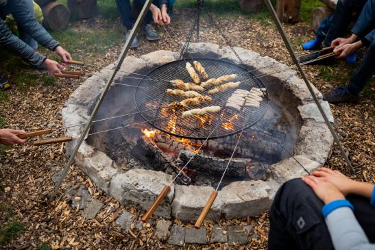 mhh eigenes Stockbrot, Würstchen und natürlich auch Marshmellows am Lagerfeuer